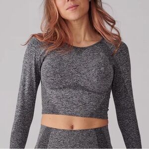 PINK Victoria's Secret Heather Gray Long Sleeve Crop Top seamless.